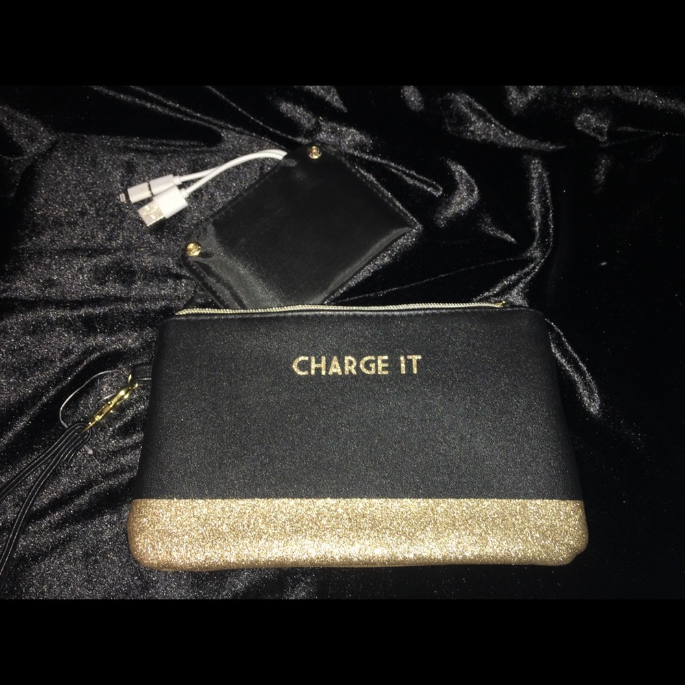 Black Smartphone Charging Wristlet